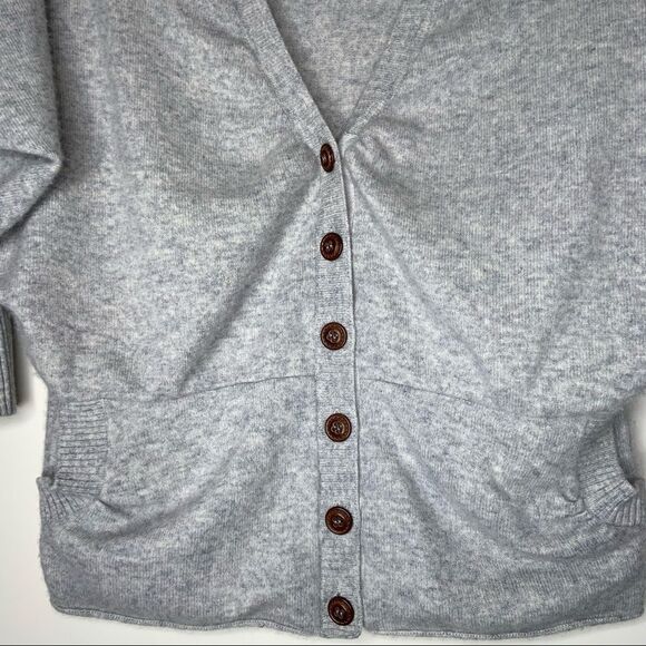 Sz Medium LAMade 100% Cashere Grey Sweater with brown buttons - Picture 2 of 10